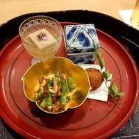 の弥七 - 盛り合わせは、大阪ナスの真丈、インゲンと干し桜海老、アオリイカ