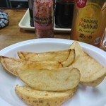 伊勢屋酒店 - デカいポテトフライ。