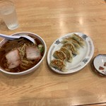 Rairai Ken Shiten - お水、ラーメン、餃子