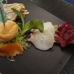 カジュアルフレンチ アミューズ - シューサーモン、タコのスモーク　レモンドレッシング