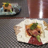 やすい - お昼のおまかせコース 2,700円（税込）：お造り 鮪とカンパチの胡麻和え。　　　　　　2019.07.15