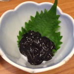 Oden Dokoro Ootori Chaya - イカの塩辛 黒づくり 370円。