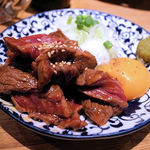 もつ焼き 煮込み 楓 - 牛ハラミユッケ（６８０円）