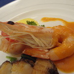 カジュアルフレンチ アミューズ - 天使海老の白ワイン蒸しアメリケーヌソース