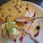 エヌスタイルカフェ - 苺のシフォンケーキ