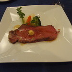 カジュアルフレンチ アミューズ - 特選ローストビーフ　ヨークシャープディング添え　グレイピーソース