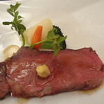 カジュアルフレンチ アミューズ - 特選ローストビーフ　ヨークシャープディング添え　グレイピーソース