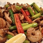 浜勢 - アスパラきのこ炒め（エビ、ホタテも入っていました！）
