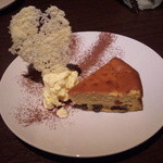 4シーズンズカフェ ハンナリ - ベイクドチーズケーキ・リンゴとラムレーズン入り