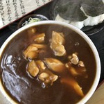 そば処 芝源 - カレー南 580円とおにぎり 100円