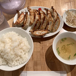 Gyouza itten - 餃子定食690円はランチ限定