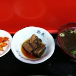 珍来 - サービスのキムチ、鮪煮、スープ