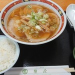 陣屋 - チャーシュー麺の梅と小ライス(税込900円)