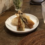 上海茶房 Lu-Lu-Cha - 料理写真:ホタテの揚げ餃子とビーフン春巻