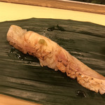 寿司処 やまざき - おまかせ６０００円。のどぐろ炙り。柚子胡椒が吹き飛ぶほどの脂のりです（╹◡╹）。とーっても美味しかったです（╹◡╹）