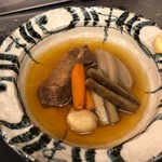 酒菜と炭 てりや - 料理写真:柔か牛タンと根菜の炊き合わせ