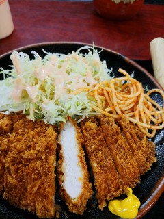 かつ廣 - ロースカツの断面。