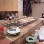 母や - おでんがグツグツ煮えてます。