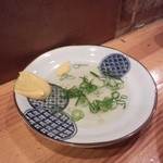 母や - 一旦この出汁に漬けて食べますねん。