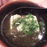 母や - トロロ豆腐はこういう形で出されます。お好みで七味をトッピング