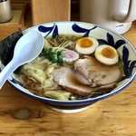 中華そば屋 佐藤 - ワンタン麺 850円 半熟味付玉子 100円