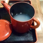 そじ坊 - 信州そば処 そじ坊 東京オペラシティ店 ミニ赤丸湯桶で供されるちょっと濃い目の蕎麦湯