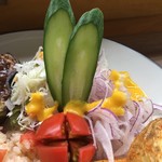 カフェアンドショップ ロータスランド - 2019/07/17
      今週のおまかせ 550円
      【夏野菜たっぷり！アジアンプレート】
      ・トマトライスと大豆ミートそぼろ
      ・目玉焼き
      ・大なすの厚切りステーキ
      ・ピリ辛ポテトフライ
      ・オニオンスープ