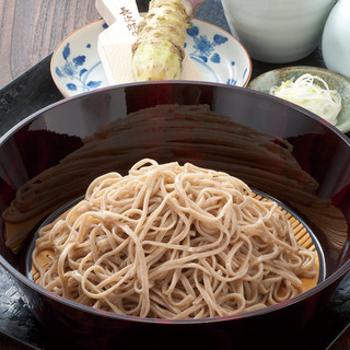 国産蕎麦粉にこだわった当店名物「十割蕎麦」