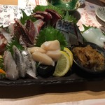 Sakana To Sake Hanatare - 旬の魚塊11点盛り