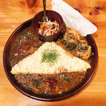 ノムソン カリー - 三角関係（カレー３種）野村さん家のチキン/鶏にぼ出汁と豚バラのカリー/ 追い鰹出汁の燻製キーマ