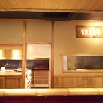 馳走なかむら - カウンターから見て