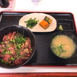 魚市場食堂 - マグロ丼　７００円