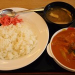 松屋 - ごろごろチキンのバターチキンカレー。大盛り。