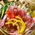 Masu kame - もち豚と季節の野菜が食べ放題！
      ヘルシーな人気のセイロ蒸し