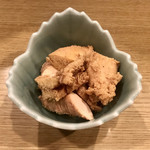 居酒屋勢人 - お通し：真子の煮つけ(300円)