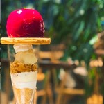 MINOH RIS CAFE - りんごのパフェ「リスの誘惑」14時～数量限定でご提供。