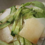 キッチン・オバサン - 大根とキュウリ、レタスのサラダ