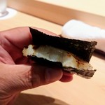 匠 進吾 - たいら貝の磯辺焼きを海苔で挟んで