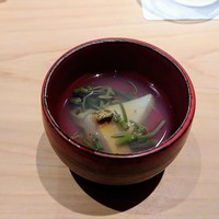 匠 進吾 - 蒸し鮑と蓴菜を出汁で