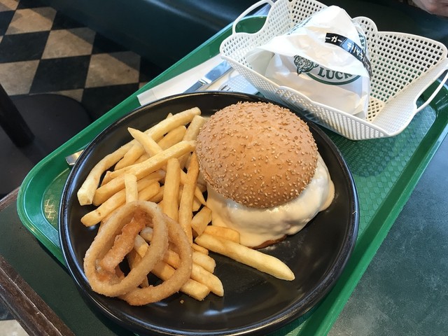 ラッキーピエロ 昭和店 五稜郭 ハンバーガー 食べログ ラッキーピエロ 昭和店 五稜郭 ハンバーガー 食べログ