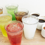 ハイリーファイブカフェ - ドリンク写真:ソフトクリームドリンクはフリーで飲み放題です。コーヒーも豆挽きです。