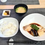 ごはん屋 朔 - カレイの煮付け定食