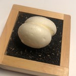 レスト ケイ ヤマウチ - トマトマカロン サワークリームとオニオン