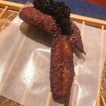 レスト ケイ ヤマウチ - 名古屋コーチンの手羽先 キャビアのせ