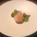 レスト ケイ ヤマウチ - 蒸して炭焼きにした鮎 木の芽のソース 枝豆 スイカの泡