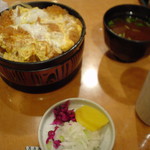 かつ半 - 上カツ丼+みそ汁