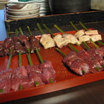 しのはら - 蝦夷鹿ロース（塩＆タレ）、古子の串がズラリ