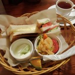 リスボン - ランチバスケット￥３４０・紅茶(小)￥３２０