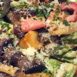 シラノ・ド・ベルジュラック - 砂肝のコンフィと茸のサラダ1,000円