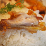 大阪カオマンガイキッチン - カオマンガイ ハーフ＆ハーフ（揚げ鶏）